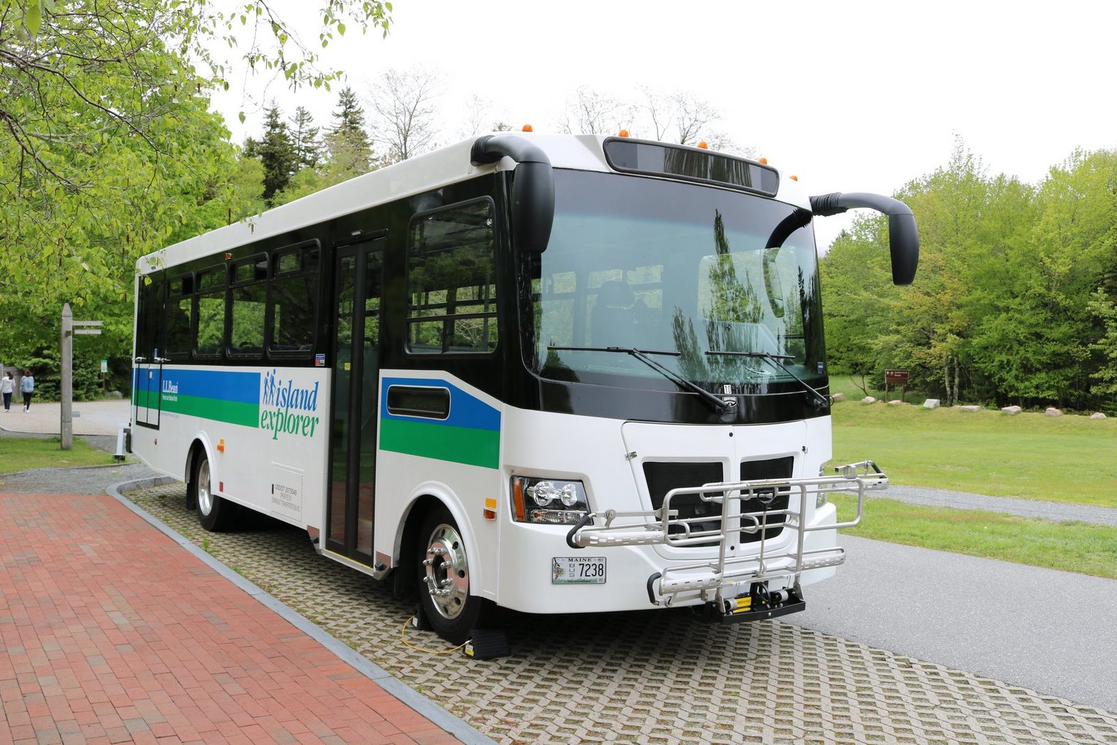 Island Explorer bus at Jordan Pond