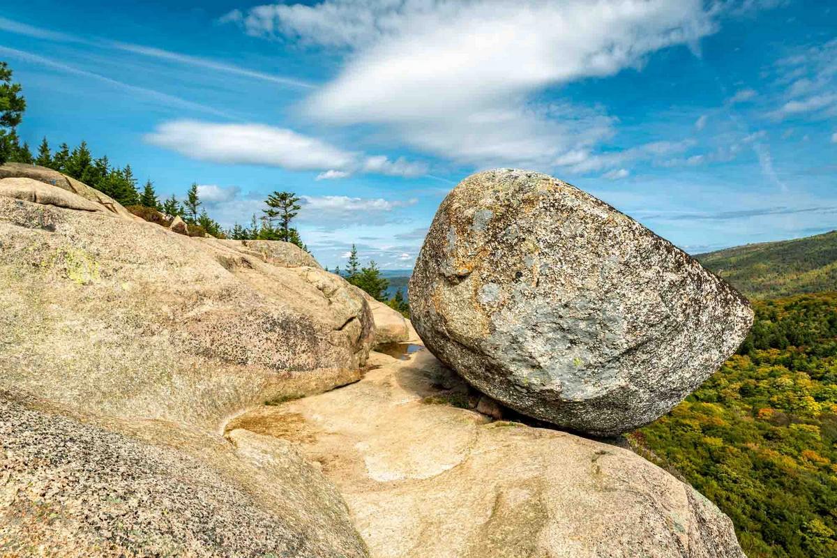 Scenery along Bubble Rock Trail in Acadia National Park